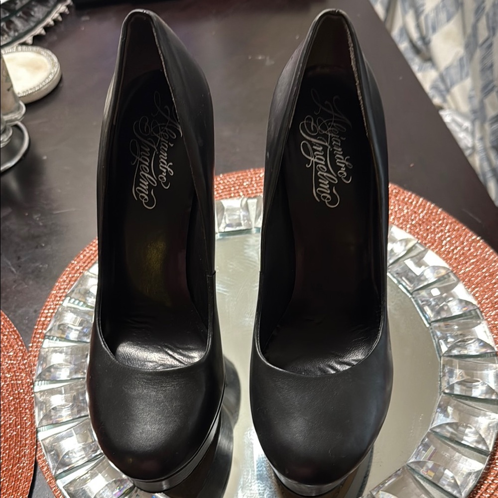 Alejandro Ingelmo Black Heels Sleek Professional Design